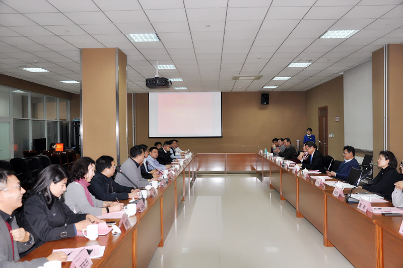 清華大學(xué)山東校友會(huì)、濟(jì)南同學(xué)會(huì)、青島同學(xué)會(huì) 同學(xué)蒞臨濟(jì)南連心物業(yè)指導(dǎo)工作