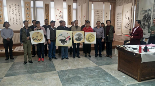 “翰墨頌英模，添彩中國(guó)夢(mèng)”慶五一節(jié)書(shū)畫(huà)贈(zèng)英?；顒?dòng)在山東省文化館隆重舉行
