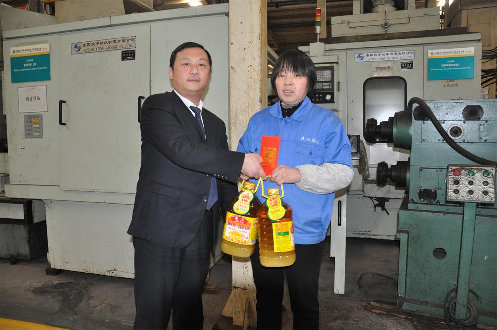 寒冬送溫暖 真情系職工