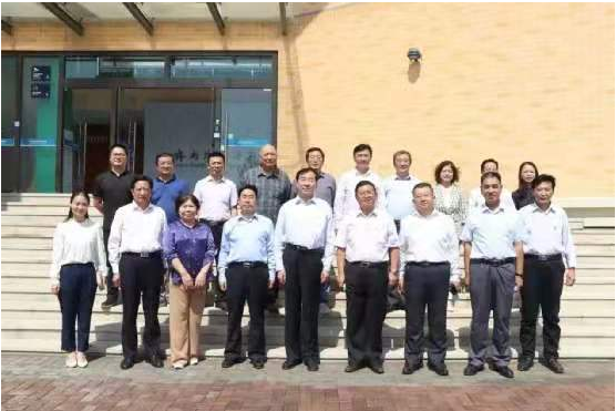 連心物業(yè)保障濟南市政協(xié)領(lǐng)導(dǎo)蒞臨濟南外國語學(xué)校調(diào)研